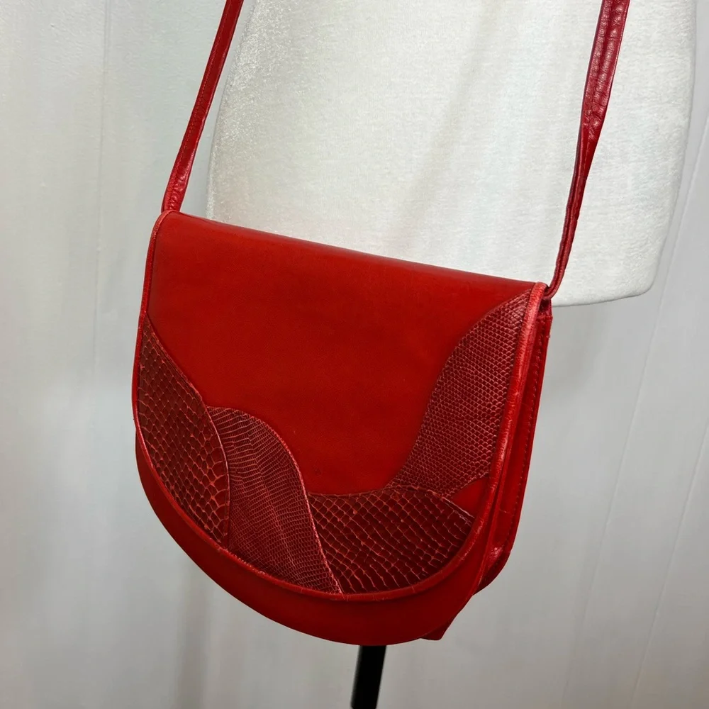 Vintage Stuart Weitzman Red Leather Crossbody Purse - Picture 12 of 13